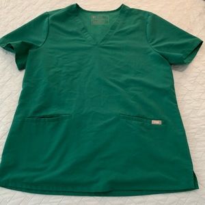 FIGS Casma scrub top in Hunter Green